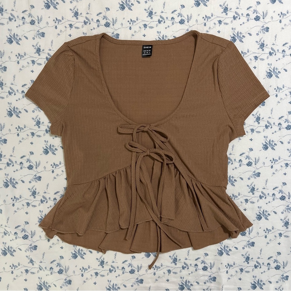 cropped tie-front top